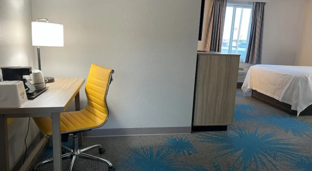 Номер Deluxe Days Inn by Wyndham Jamestown