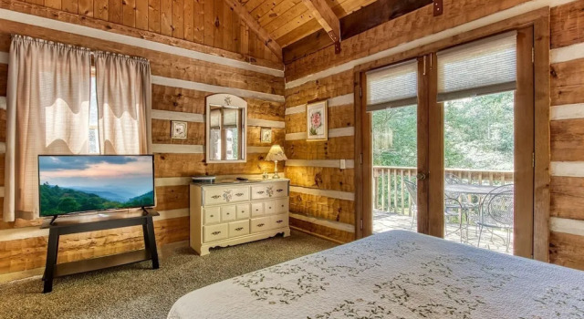 Valhalla - Private Rustic Getaway 2 Bedroom Cabin by RedAwning
