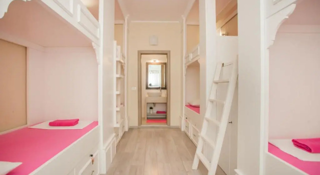 Кровать в общем номере Hostel Splendido