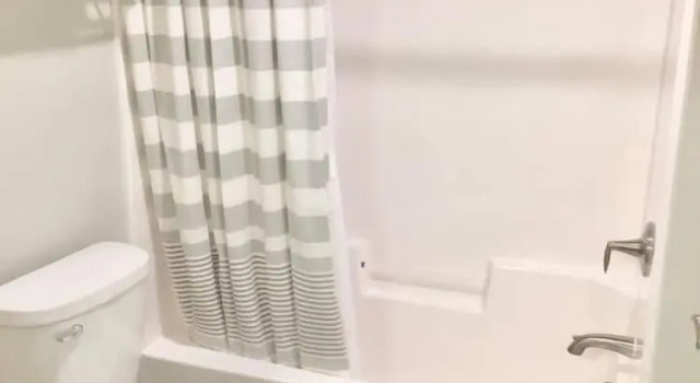 Номер Deluxe Empire Lakeshore Inn