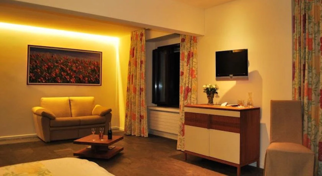 Della Posta, Prenota Hotel Ronco sopra Ascona 