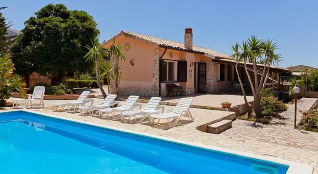 Коттедж с 3 комнатами Casa Isabella con Piscina