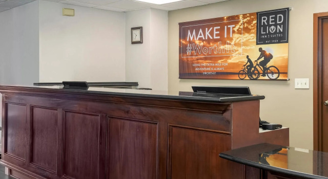 Red Lion Inn and Suites Hattiesburg, Забронировать Отель Отели Хаттисберг с бассейном, рядом с Merit Health Wesley, Бассейн