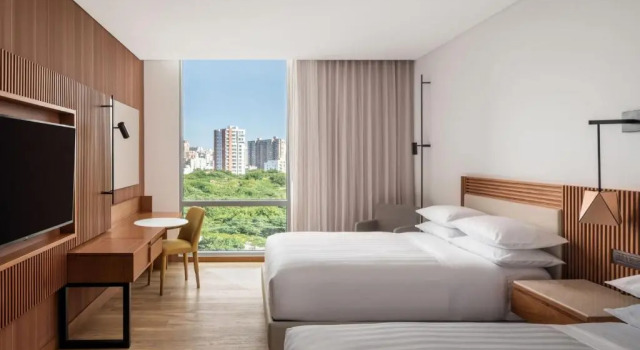 Четырёхместный клубный номер Standard Barranquilla Marriott Hotel
