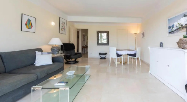 Appartement entièrement équipé de 105 m2 avec vue mer et collines, Забронировать Апартаменты/квартира La Californie Pezou Канны