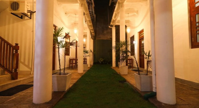 Knight Inn