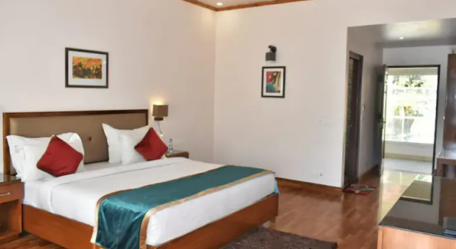 Foxoso Misty Oaks Resort, Bhowali, Rezervovat Hotel Nainital Uttarakhand