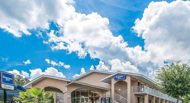 Кровать в общем номере Rodeway Inn Gainesville - University Area