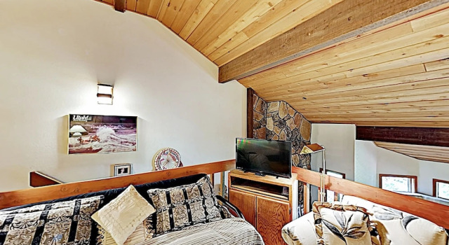 New Listing! Deer Valley Townhome W/ Hot Tub, Pool 3 Bedroom Townhouse, Varaa Lomakoti Deer Valley 
