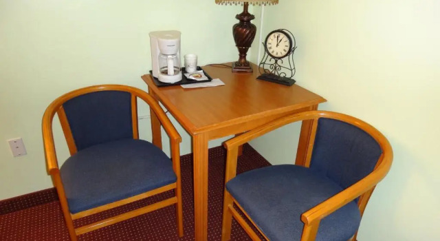 Четырёхместный номер Standard Pine Ridge Motel