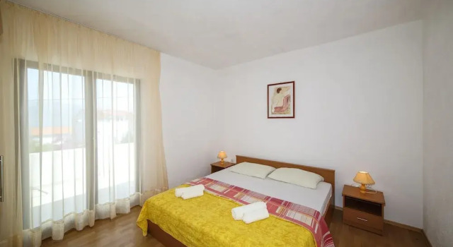 Cozy Beachfront Holiday Home Slatine, Забронировать Дом для отпуска Слатине 