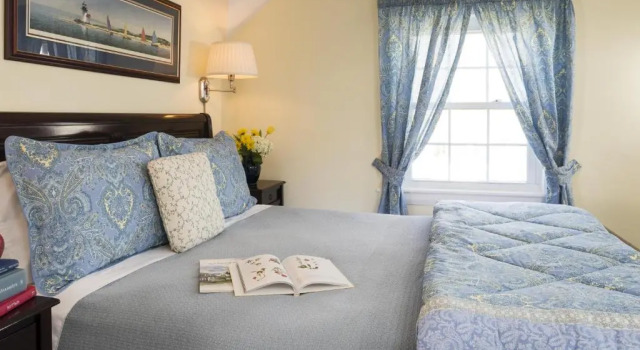 Номер Economy Old Harbor Inn