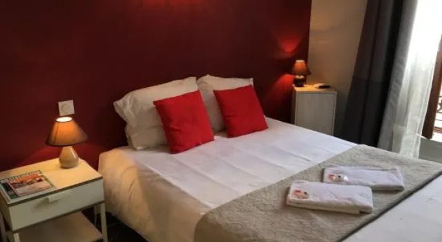 Cafe Hotel du Theatre, Rezerwuj Hotel Dinan 