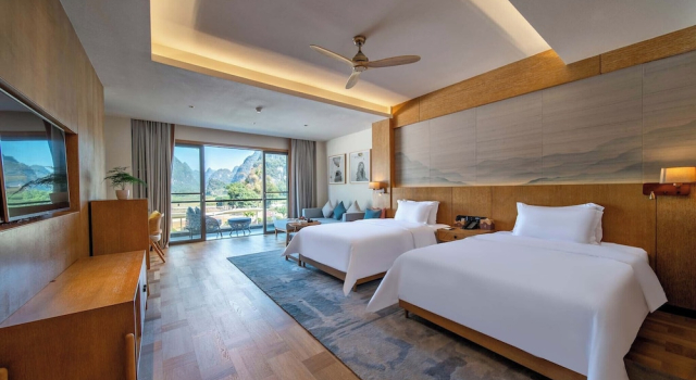 Двухместный номер Superior с видом на окрестности Yangshuo Fadai overhanging hot spring light luxury hotel
