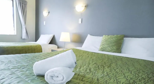 Четырёхместный семейный номер Standard Airport Manor Inn