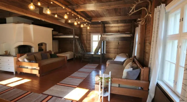 LAURI Historical Log House Manor