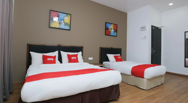 OYO 89915 East Mount Hotel