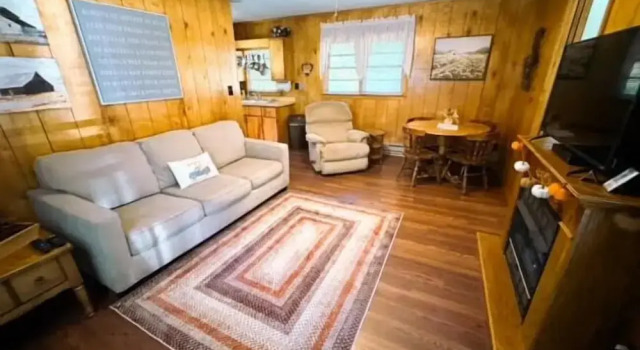 Коттедж Standard Cozy Creek Cottages