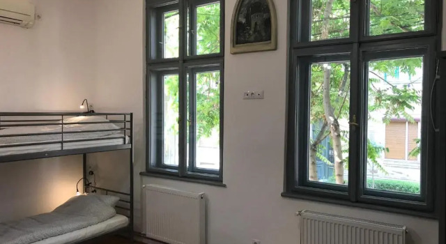 Vuode makuusalissa Passpartout Hostel