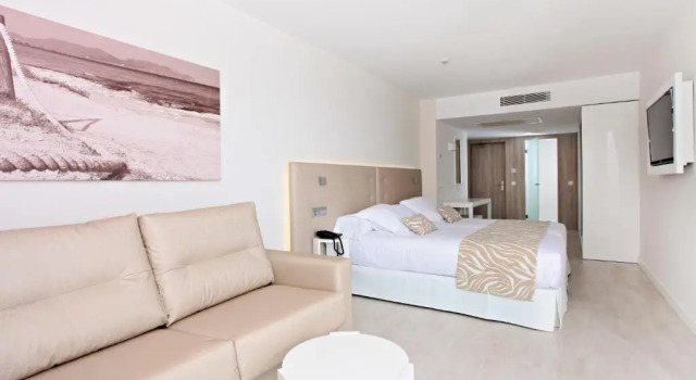Двухместный номер Standard Iberostar Waves Cala Millor