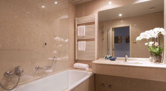 Двухместный номер Standard с балконом и с видом на улицу Hotel Du Lac Gardone Riviera