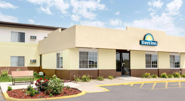 Кровать в общем номере Days Inn by Wyndham Newton