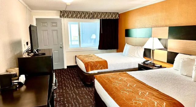 Четырёхместный номер Standard Bourne Bridge Inn