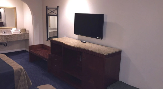 Walnut Inn & Suites West Covina, Забронировать Мини-отель Уэст-Ковина Большой Лос-Анджелес