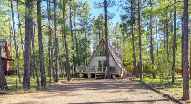 Коттедж A-frame Cabin w/ Deck & Grill in Pinetop!