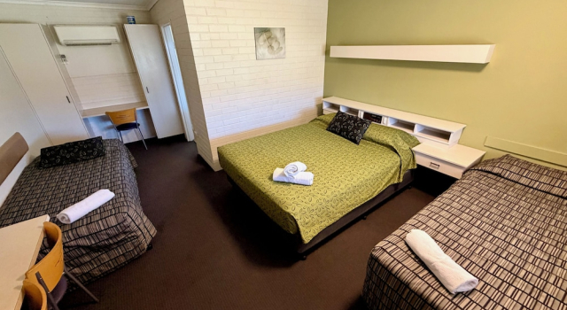 Четырёхместный номер Standard Ashwood Motel