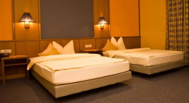 Standard Vierer Zimmer Hotel Strohofer