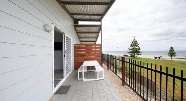 Вилла с балконом и с видом на океан BIG4 Port Hughes Holiday Park