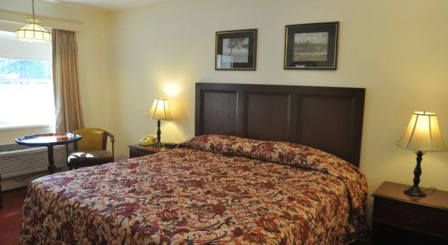 Blue Spruce Inn & Suites, Buchen Sie Hotel Valatie New York State