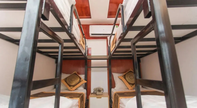 Кровать в общем номере Why Not Hostel