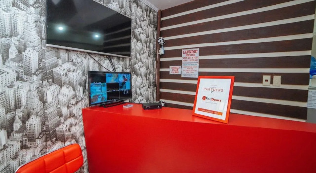 RedDoorz near McArthur Highway, Забронировать Отель Анхелес 