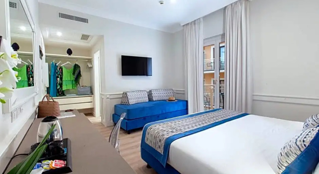 Двухместный номер Deluxe с балконом Hotel Michelangelo