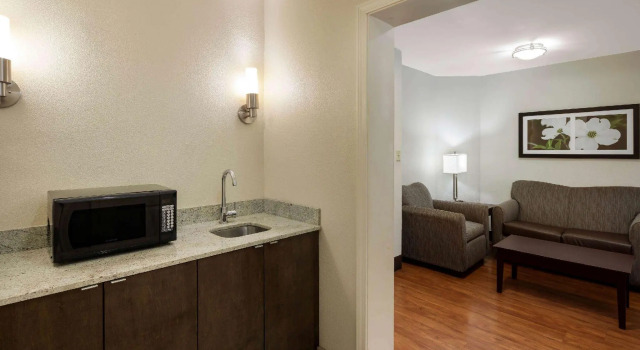 Четырёхместный номер Standard La Quinta by Wyndham LaGrange / I-85