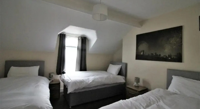 96 TENNENT St Guest House NEW, Забронировать Гостевой дом Гостевые дома Белфаста, рядом с St. Peter's Cathedral, Belfast, Гостевой дом