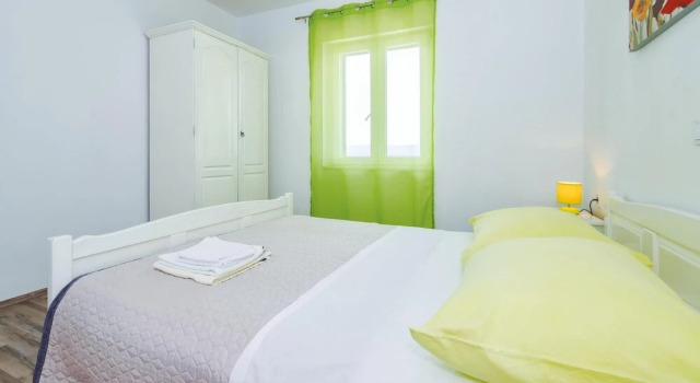Awesome Home in Stanici with WiFi, 3 Bedrooms & Hot Tub, Book Hotel Hoteller i Celina med parkering, Parkering