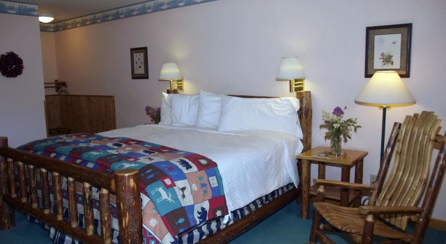 Двухместный номер Standard с видом на горы Yellowstone Basin Inn