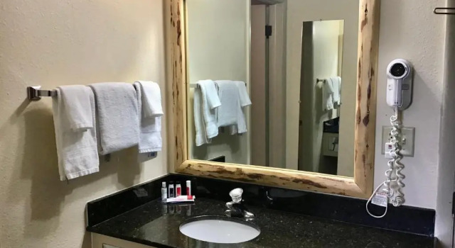 Двухместный люкс c 1 комнатой Studio 6 Suites Butte MT I-90 I-15