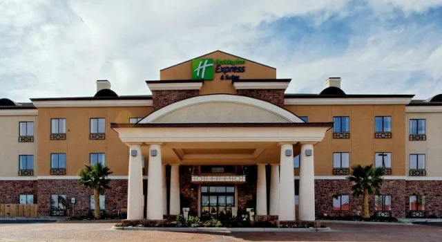 Кровать в общем номере Holiday Inn Express Hotel and Suites - Odessa by IHG