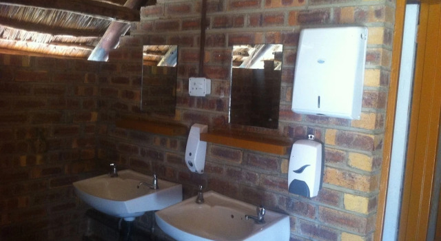 Tienda Khama Rhino Sanctuary