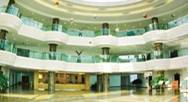 Bayi Hotel, Boek Hotel Hotels in Changchun met parkeren, Parkeren