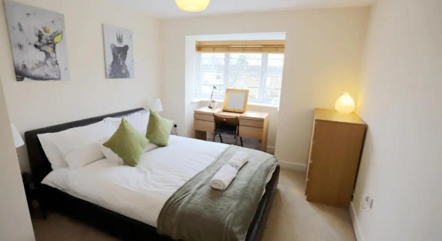 EasyTravel Luxury NEC/Airport 3 beds House, Varaa Hotelli Kingshurst Solihull