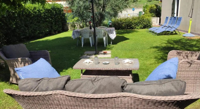 Giardino privato a Bardolino House Private Garden Amorino, Prenota Hotel Hotel a Veneto con piscina, Piscina