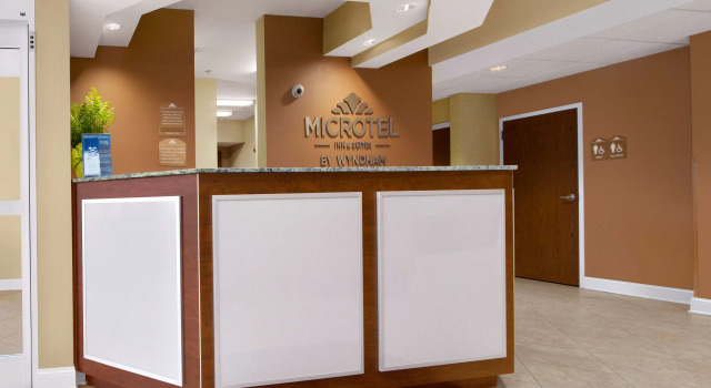 Microtel Inn & Suites by Wyndham Shelbyville, Varaa Hotelli Hotellit Shelbyville pysäköinnillä, Pysäköinti