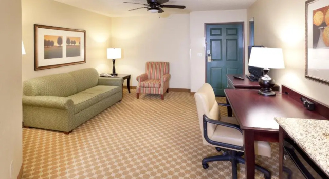 Двухместный люкс c 1 комнатой Country Inn & Suites by Radisson, Chanhassen, MN