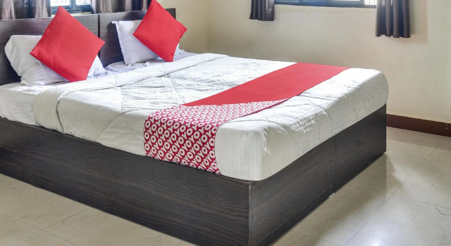 Люкс Standard OYO Flagship 73256 Hotel Dhanyadhara Residency
