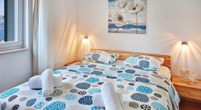 Stunning Home in Povlja With 4 Bedrooms, Wifi and Outdoor Swimming Pool, Prenota Hotel Hotel a Croatian Islands con parcheggio, Parcheggio